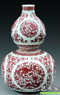 清乾隆釉里红团螭龙纹葫芦瓶