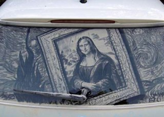 艺术家用车窗上灰尘作画 车子成为街头艺术