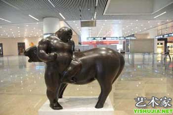 北京地铁4号线北京南站的雕塑