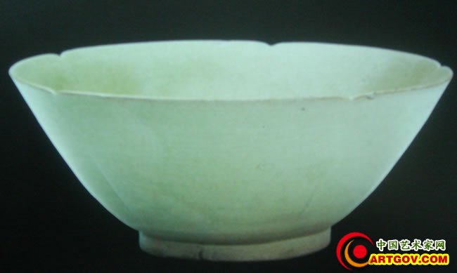 唐  越窑青瓷花口碗