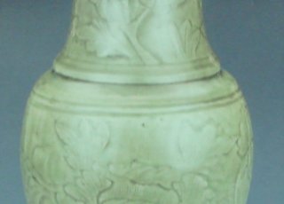 明  龙泉窑青瓷刻划瓶