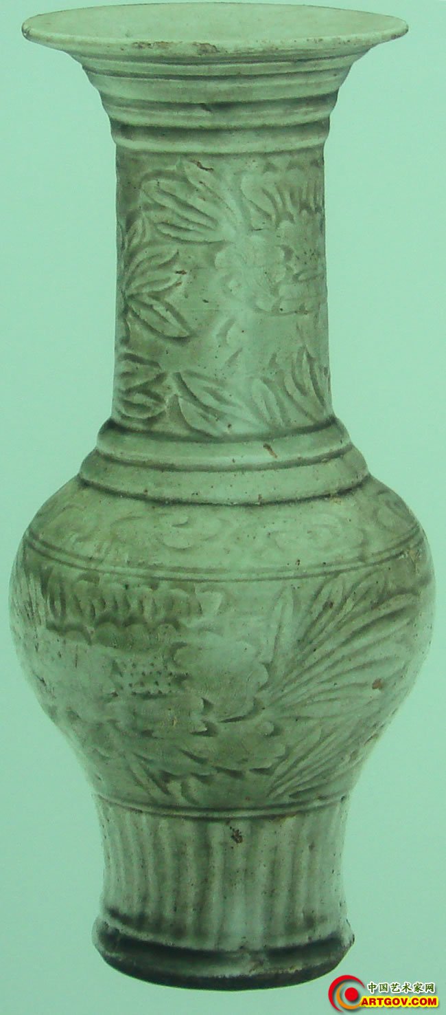 清  龙泉窑青瓷刻花瓶